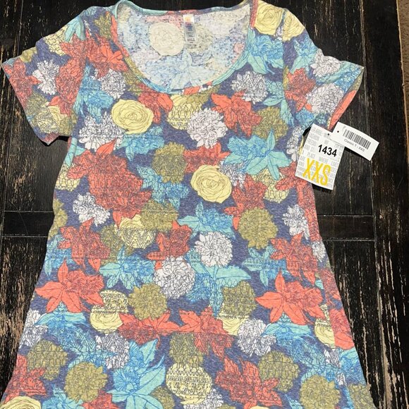 Classic T with Roses and Flowers - Vintage - NWT - Picture 1 of 2